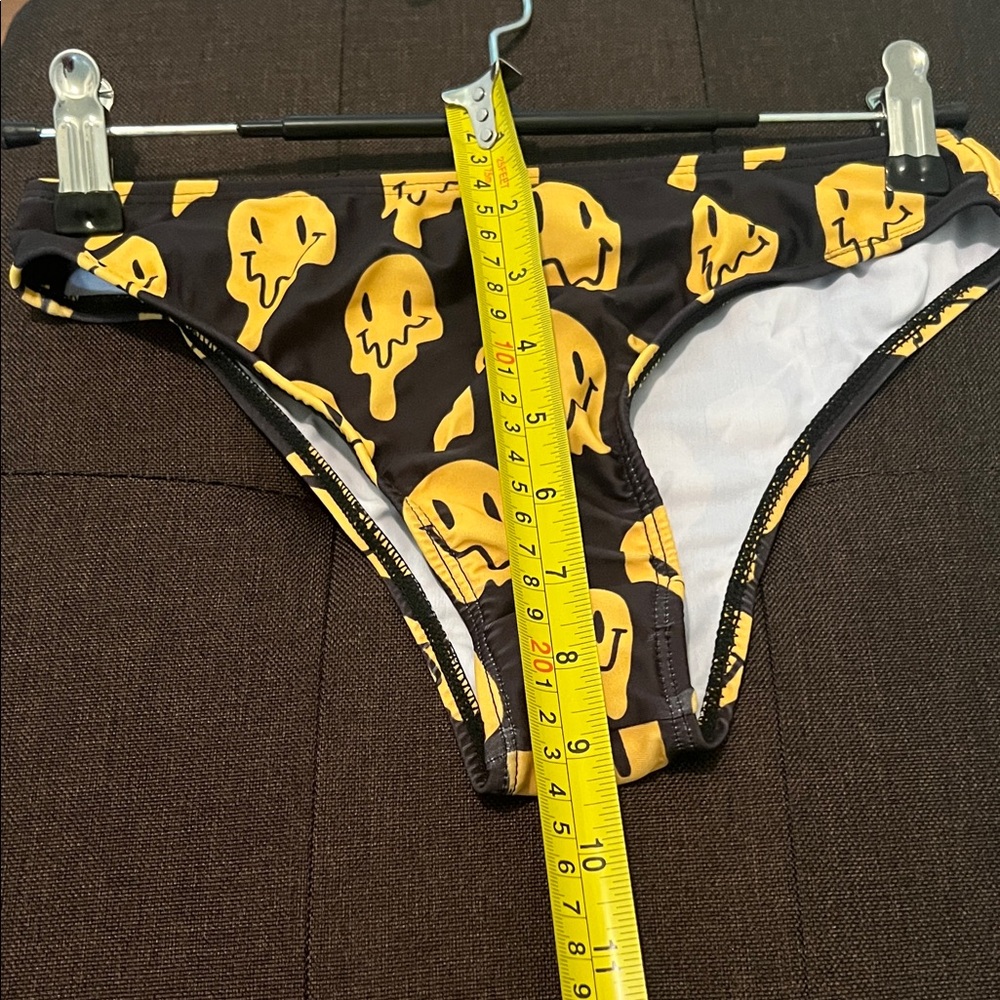 #017**Black & Yellow Skull Bikini Set. - Picture 4 of 13